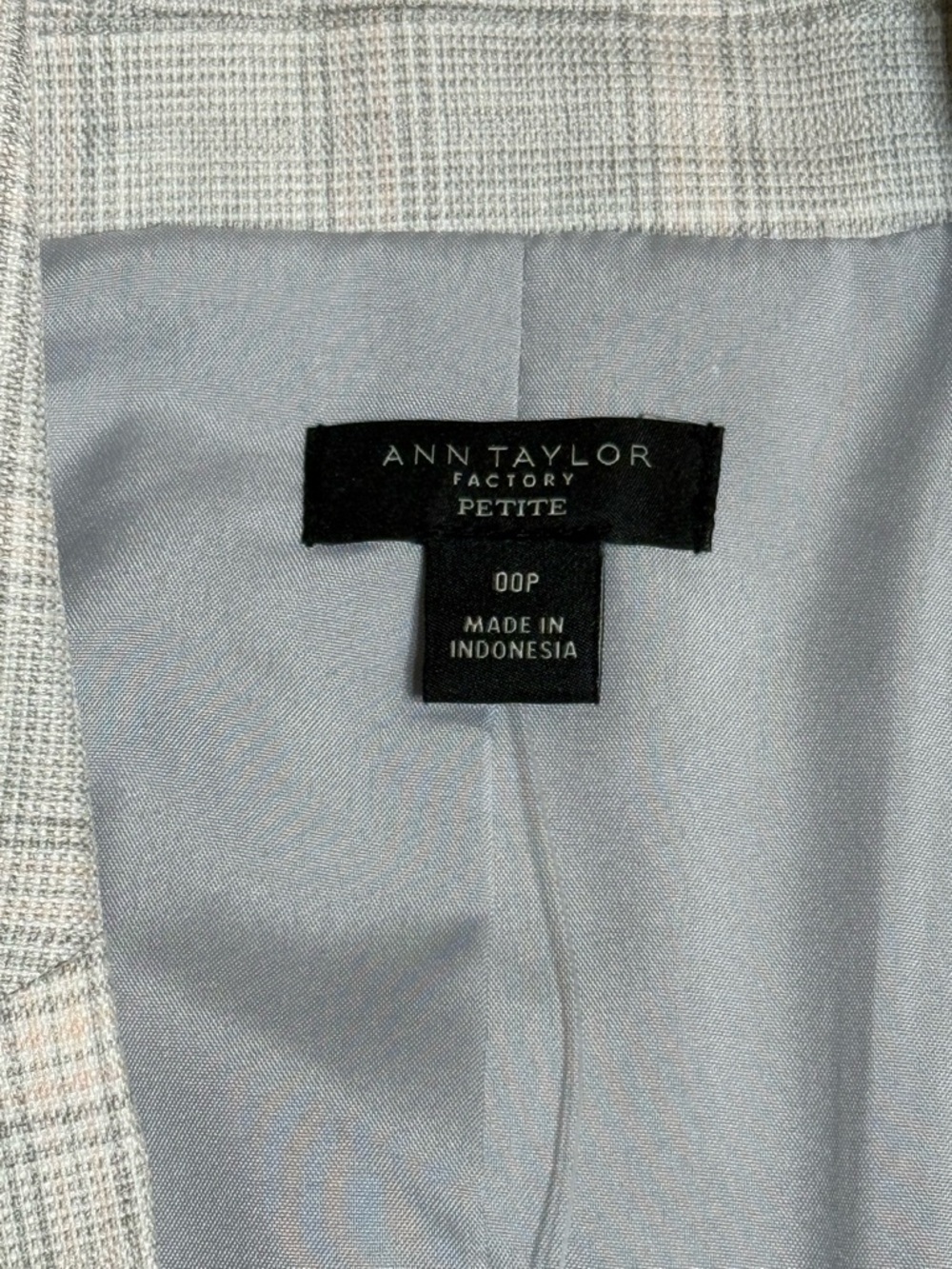 NWT Ann Taylor Factory Petite Light Grey Light Pink Plaid Blazer Size 00P - Picture 4 of 8